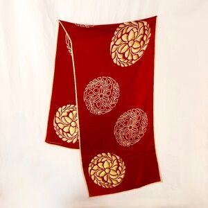 Metropolitan Museum of Art Japanese Medallion Red and White Silk Long Scarf EUC